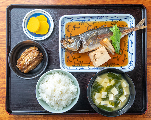 魚定食の画像